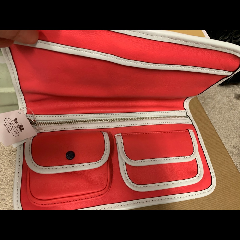 COACH CLUTCH - Picture 2 of 2